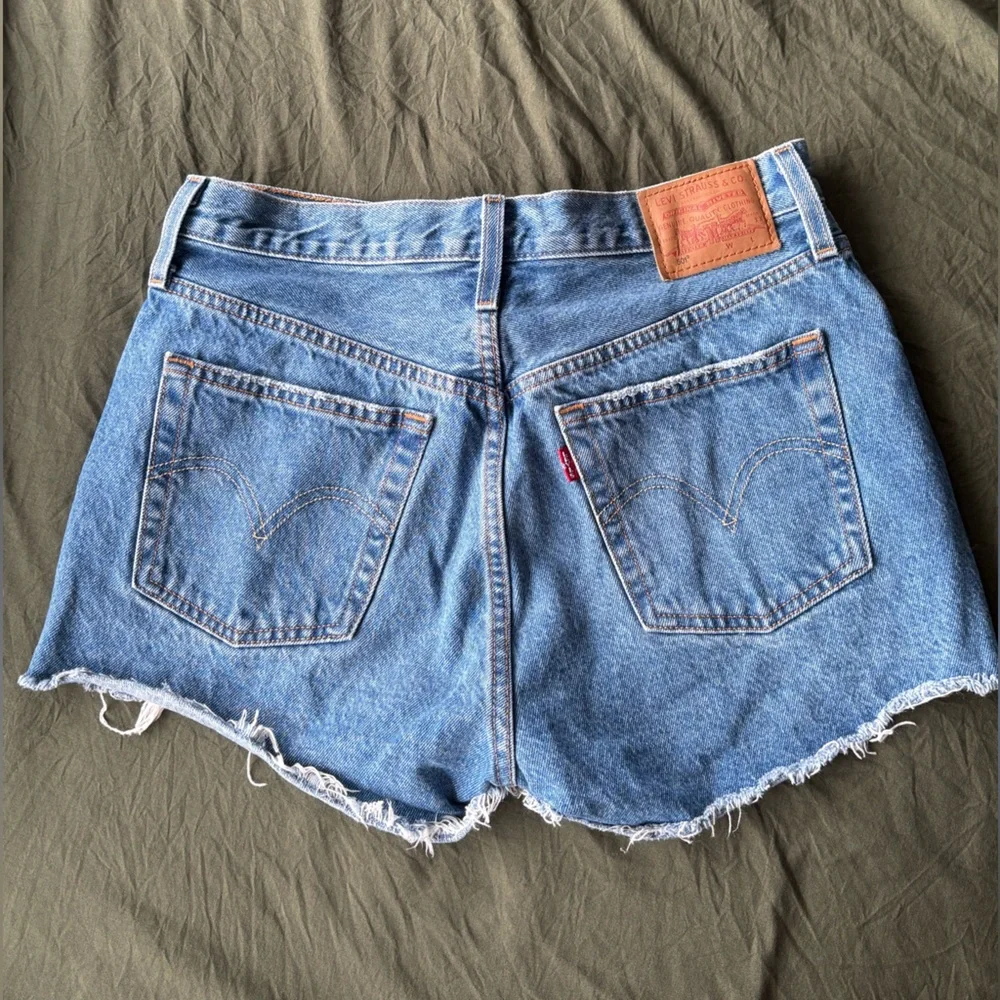 Levi 501 Cutoff Denim Shorts - Picture 3 of 7